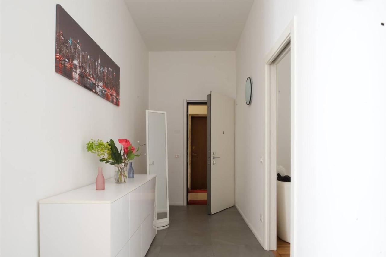 3 Bedrooms Apartment Milan Extérieur photo