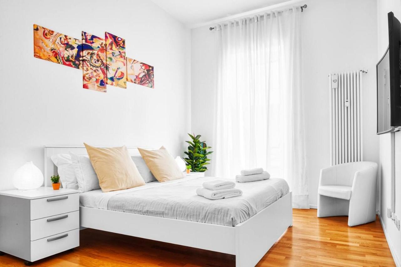 3 Bedrooms Apartment Milan Extérieur photo